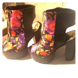 Platform flowery shoes , open heel and toe